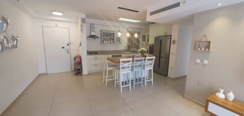 למכירה דירת 4 חדרים בפסגות אפק – משרד הנדל"ן של יוסי מור