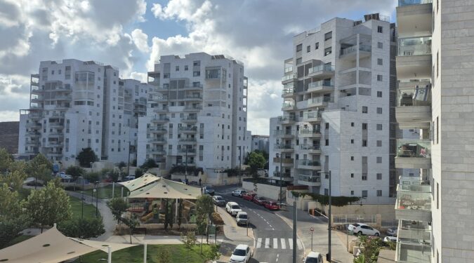 יוסי מור מומחה נדל״ן בראש העין
