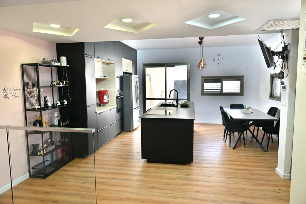 WhatsApp Image 2025-11-25 at 10.15.03 (1)